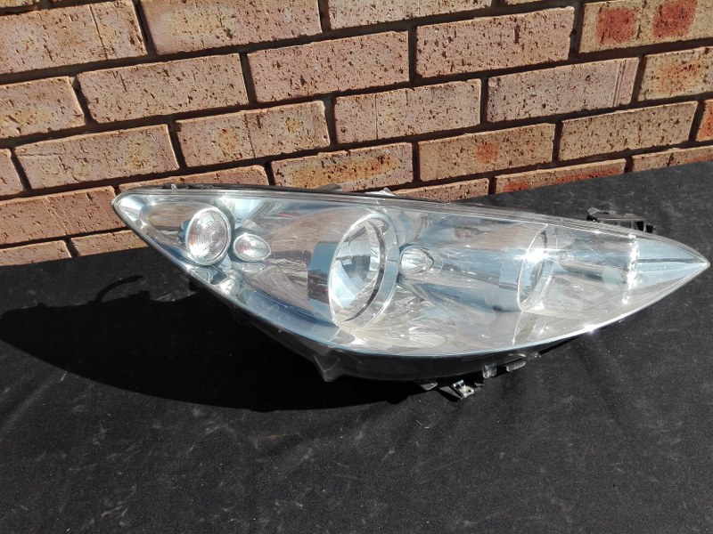 Peugeot 308 Right side Headlight - Private Seller Peugeot 308 Right side Headlight - Private Seller