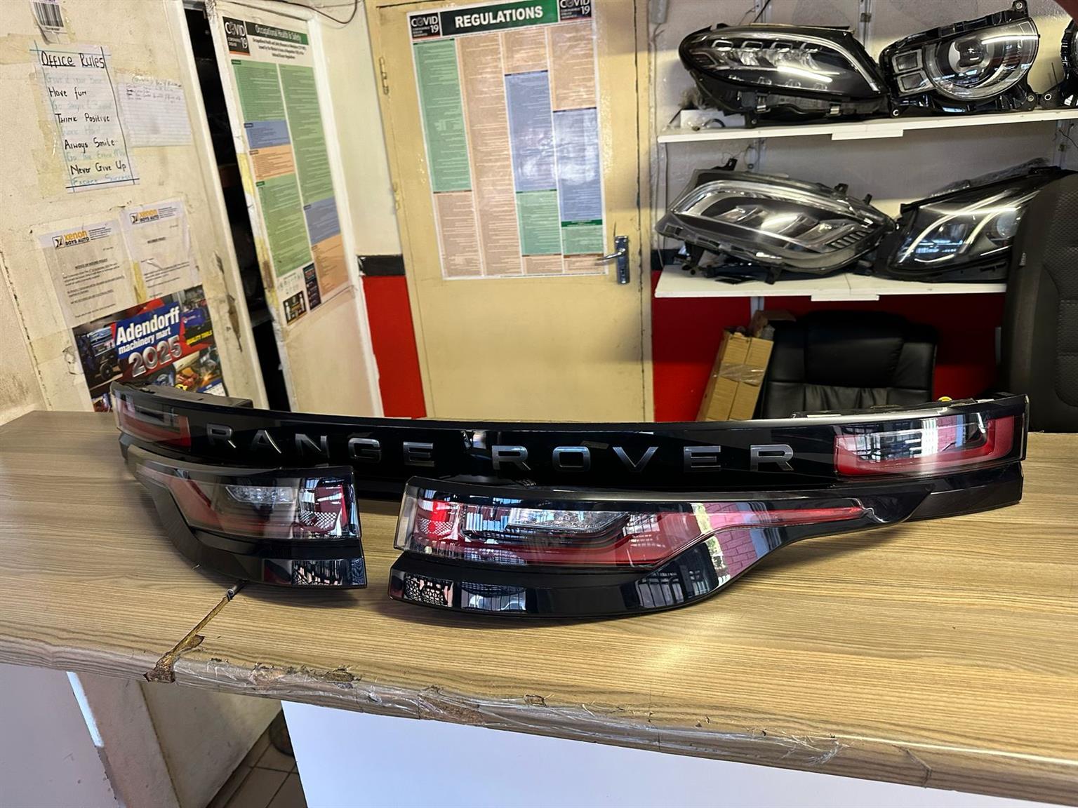 2021 RANGE ROVER EVOGUE TAIL LIGHT BRAKE IN IMMACULATE CONDITION - Private Seller 2021 RANGE ROVER EVOGUE TAIL LIGHT BRAKE IN IMMACULATE CONDITION - Private Seller