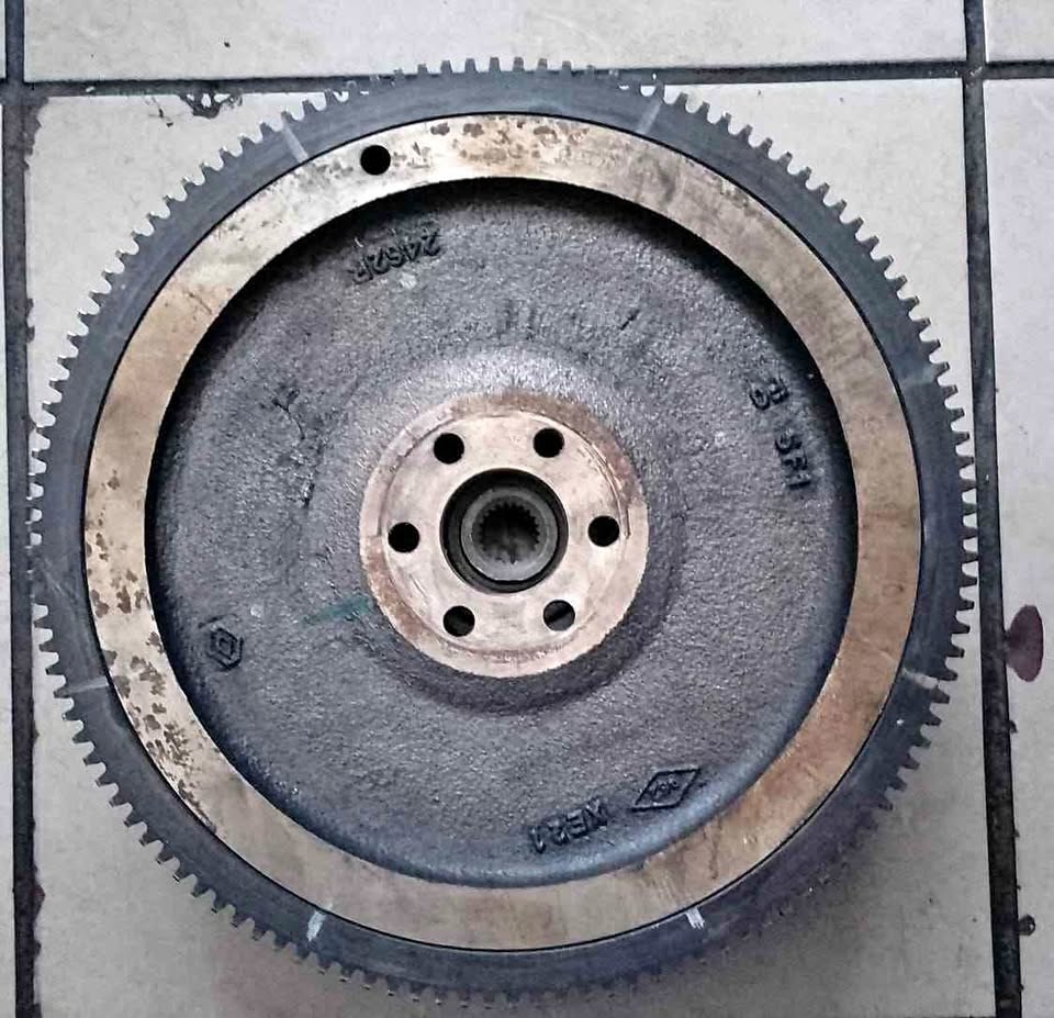 Renault kwid b4da flywheel selling for R2500 - Private Seller