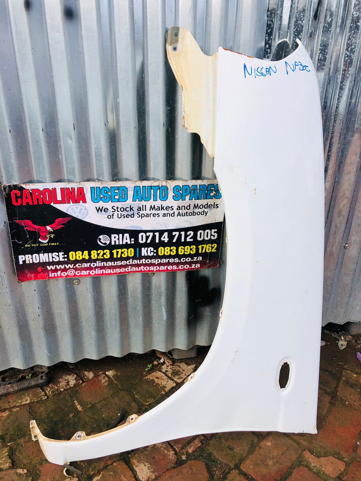 Nissan np300 left side fender taking indicator - Private Seller Nissan np300 left side fender taking indicator - Private Seller
