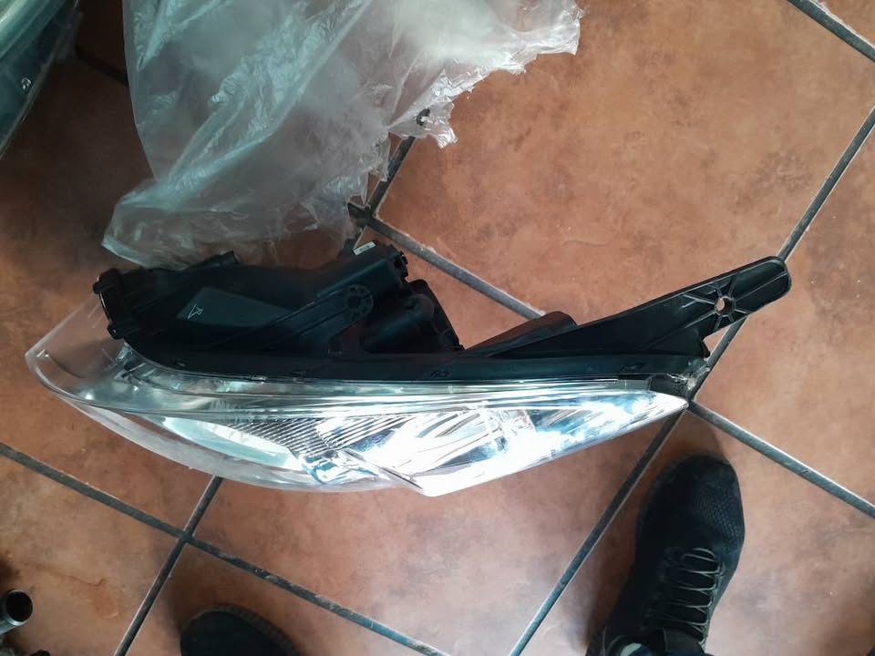 Hyundai i Headlight leftside. Insurance Clean - Private Seller Hyundai i Headlight leftside. Insurance Clean - Private Seller