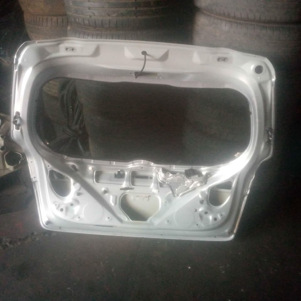 Toyota Yaris new shape rear tailgate complete - Private Seller