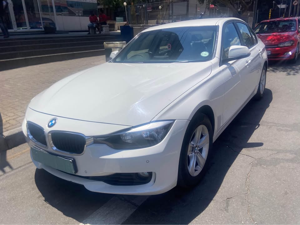 2013 BMW 320i F30