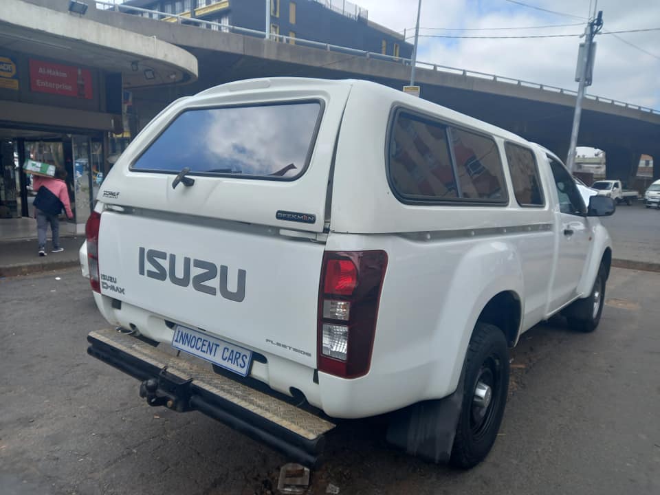 2021 ISUZU KB250 2.5 DIESEL BAKKIE WITH CANOPY, MANUAL, WHITE COLOUR, MILEAGE 79000KM