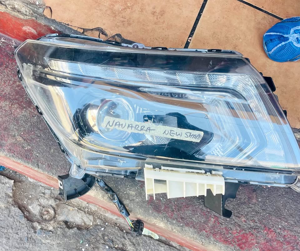 Nissan Navara headlight - Private Seller Nissan Navara headlight - Private Seller