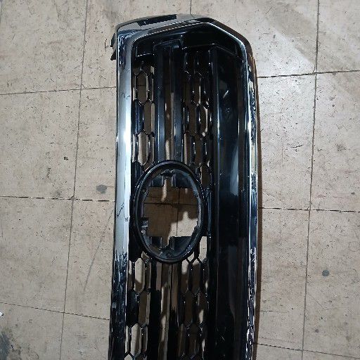 Toyota hilux gd6 grill - Private Seller Toyota hilux gd6 grill - Private Seller