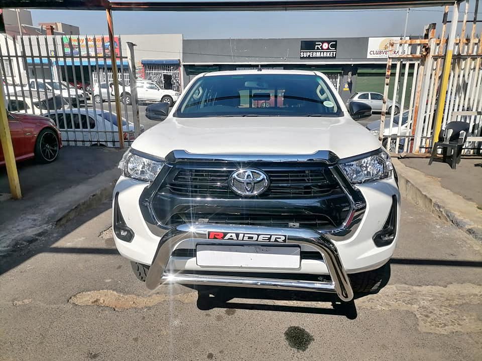 2021 Toyota Hilux 2.4 GD6 4×4 Double Cab with Canopy service book