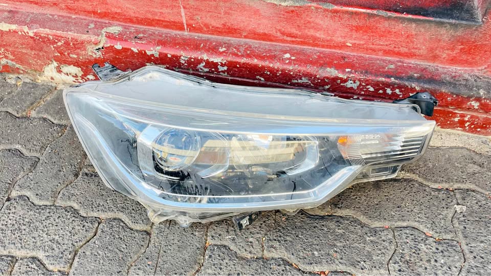 Suzuki Ertiga headlight - Private Seller Suzuki Ertiga headlight - Private Seller