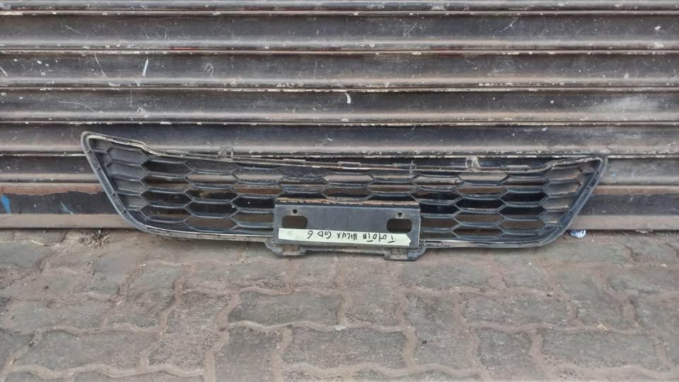 Toyota Hilux GD6 bottom grill - Private Seller Toyota Hilux GD6 bottom grill - Private Seller