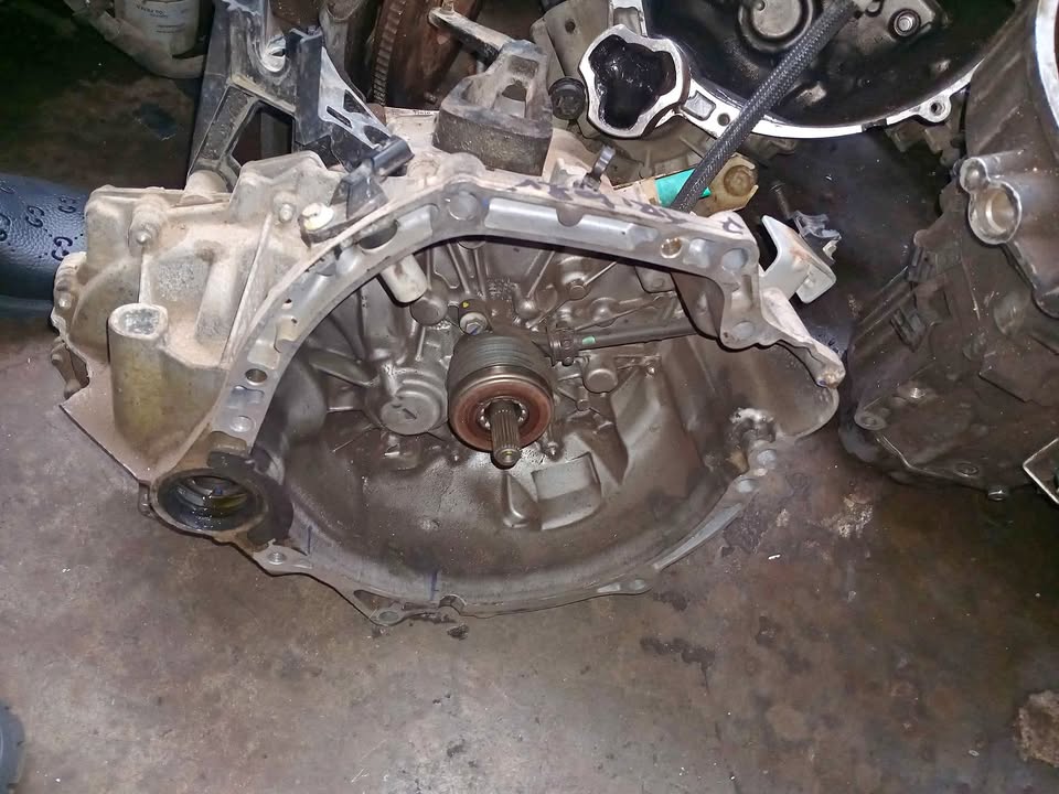 Renault Tribe maunal gear box - Private Seller Renault Tribe maunal gear box - Private Seller