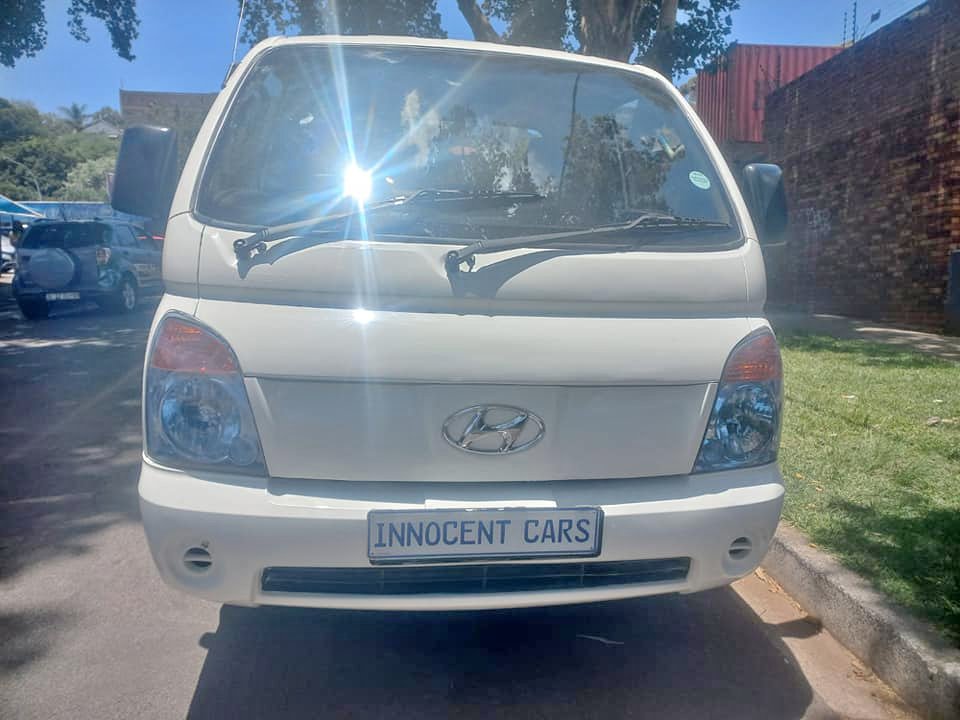2009 HYUNDAI H100 BAKKIE 2.6 DIESEL, MANUAL, WHITE COLOR, MILEAGE 85000KMS