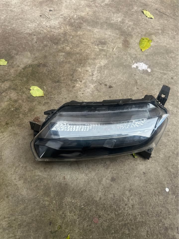 Renault kwid left and right top headlight - Private Seller