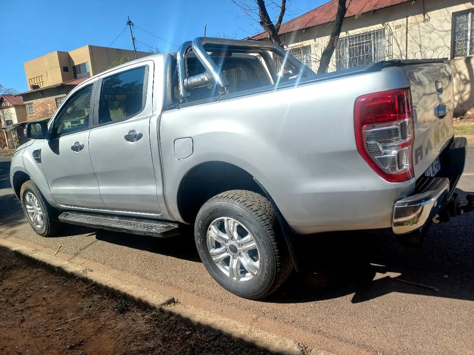 2019 FORD RANGER 3.2 XLT DOUBLE CAB AUTOMATIC TRANSMISSION WITH LEATHER SEATS  EXCELLENT CONDITION