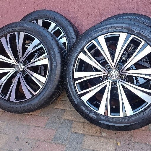 VW PASSAT OEM 18IN MAGS AND TYRES - Private Seller