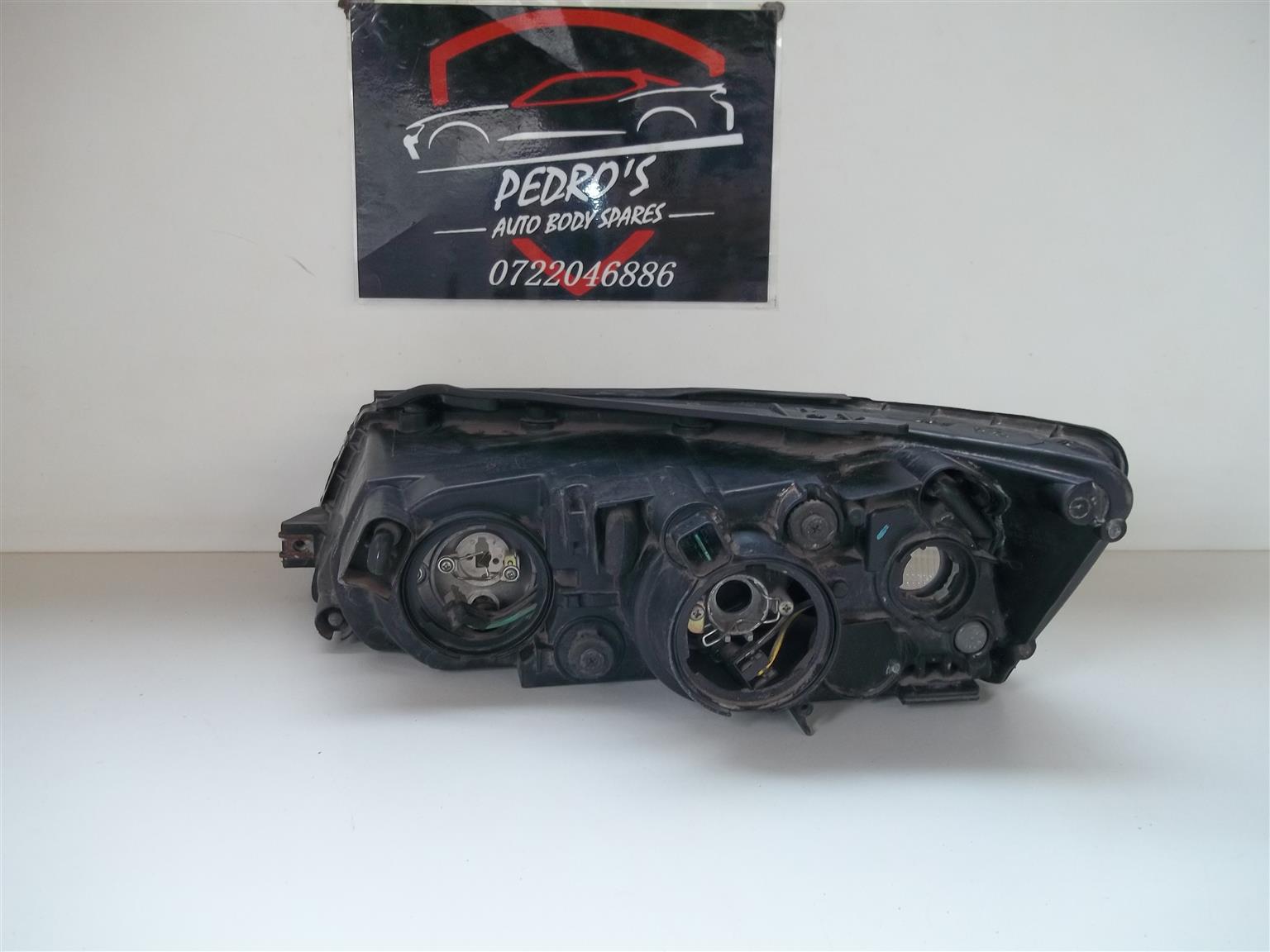 Hyundai Sonata Headlight (Right) - Private Seller