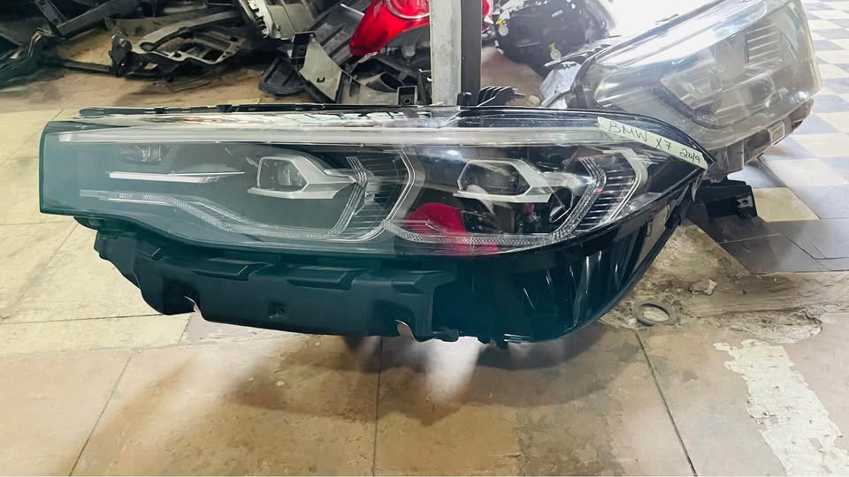 BMW X7 G07 HEADLIGHT 2019/21 - Private Seller BMW X7 G07 HEADLIGHT 2019/21 - Private Seller