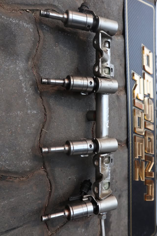MINI COOPER S R56 R55 R57 N14 1.6L FUEL INJECTOR SENSOR RAIL & INJECTORS - Private Seller