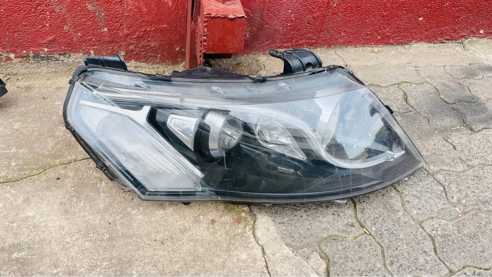 Mahindra XUV500 headlight - Private Seller Mahindra XUV500 headlight - Private Seller