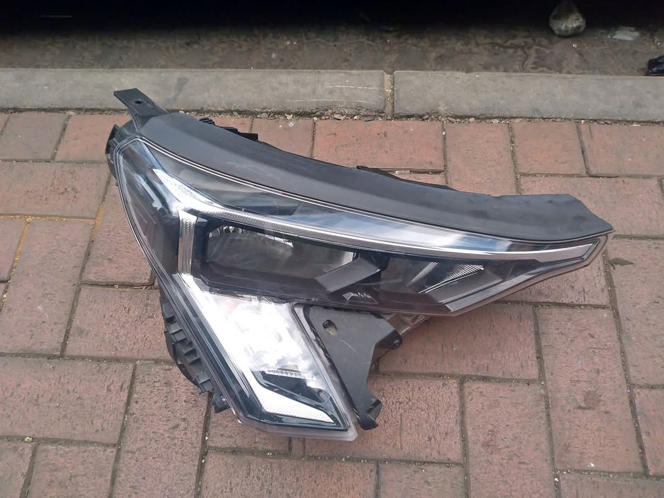 Kia SoNeto Headlight for Sale Rhs - Private Seller Kia SoNeto Headlight for Sale Rhs - Private Seller