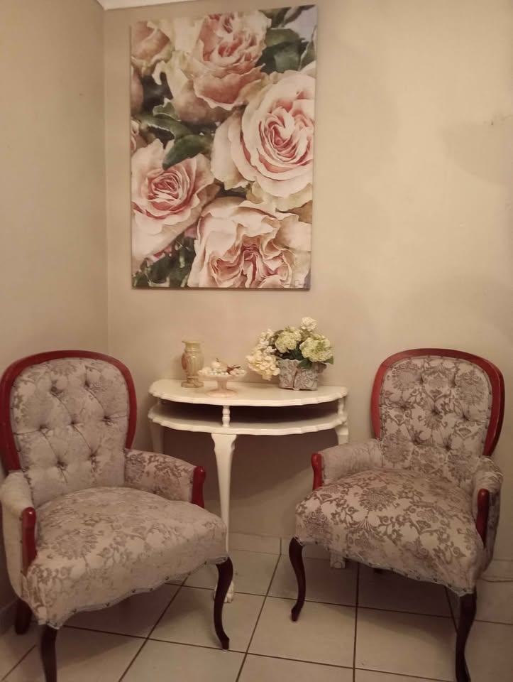 GORGEOUS  Queen Anne Antique Chairs. DAMASK HERTEX Fabric- Buttoned back detail