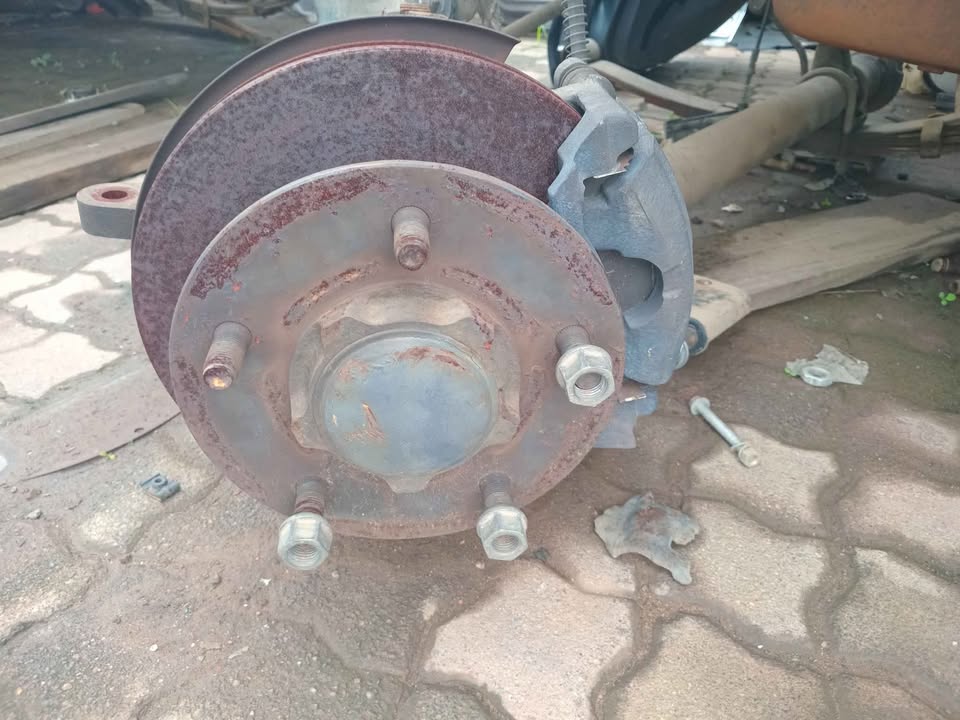 2017 Mahindra bolero maxi truck complete hub n stub with disc and caliper for sale @ circle 7 - Private Seller 2017 Mahindra bolero maxi truck complete hub n stub with disc and caliper for sale @ circle 7 - Private Seller