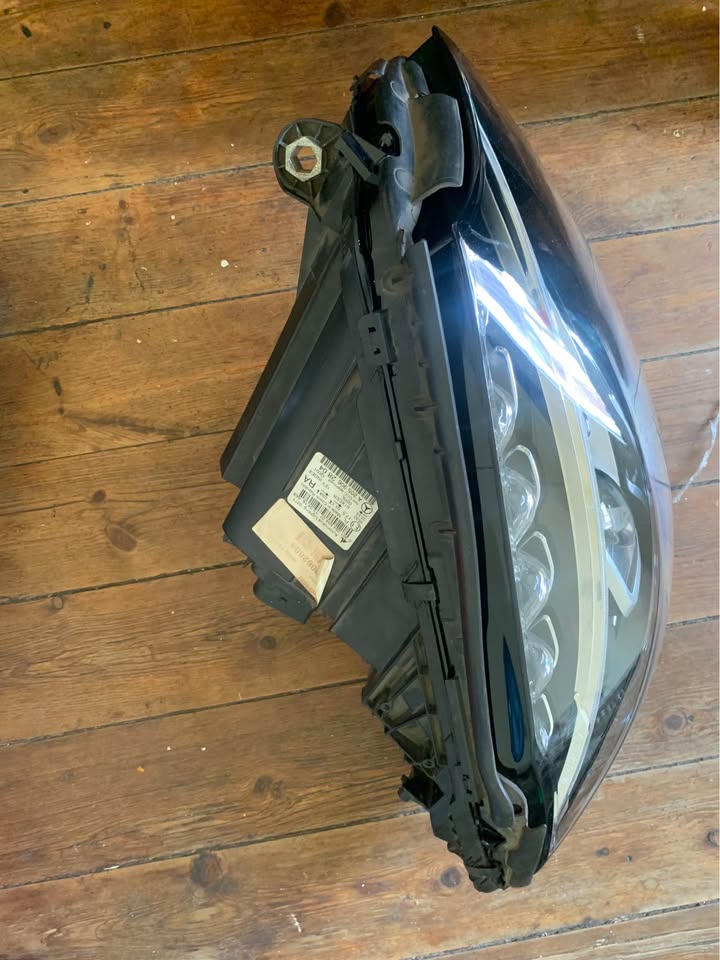 Mercedes Benze w205 single xenon RHS