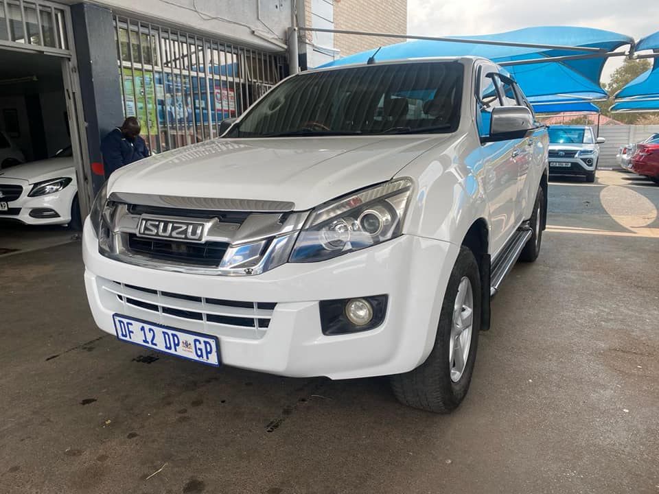 2014 ISUZU KB 300 D-TEC DOUBLE CAB 4X2 AUTOMATIC