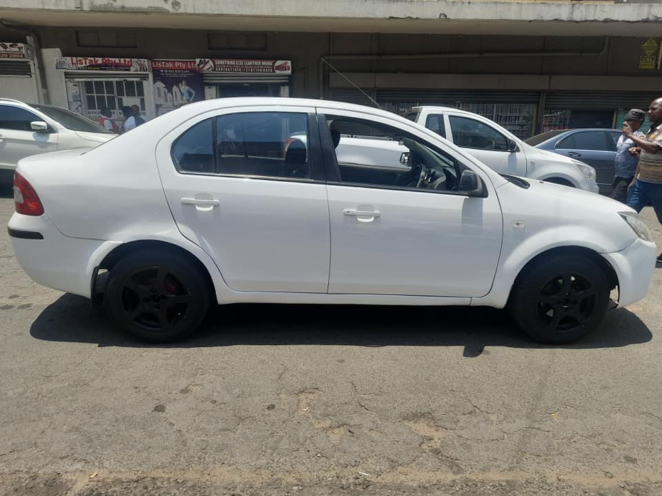 2014 FORD IKON 1.6 MANUAL 82000KM EXCELLENT CONDITION