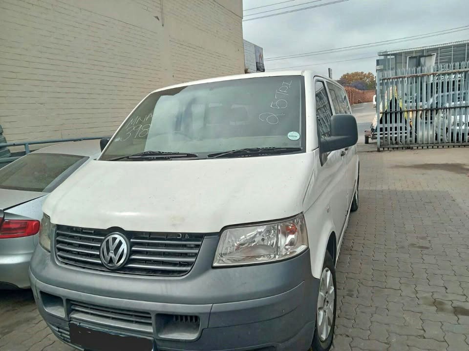 VW T5 CARAVELLE LONG BASE STRIPPING FOR SPARES. - Private Seller VW T5 CARAVELLE LONG BASE STRIPPING FOR SPARES. - Private Seller