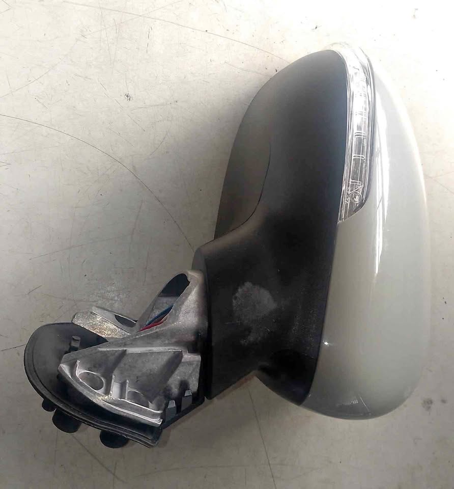 Kia Rio 4 11-17 electric+indicator RHS door mirror - Private Seller Kia Rio 4 11-17 electric+indicator RHS door mirror - Private Seller