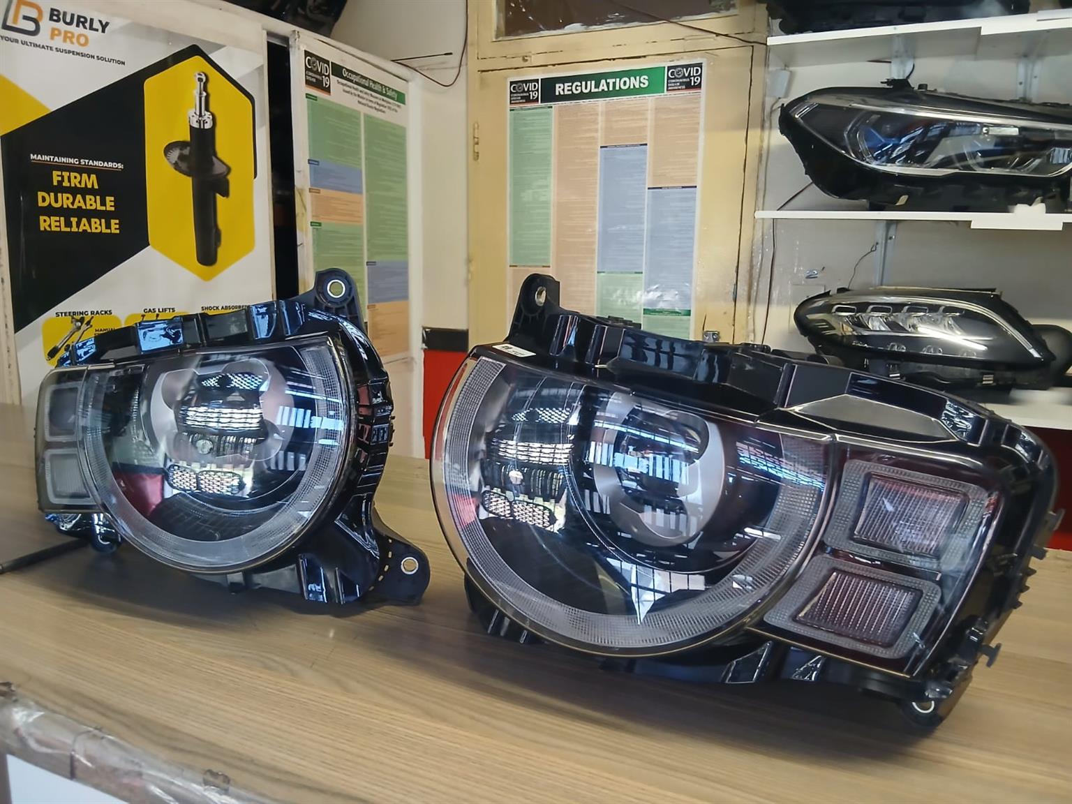 2023 LAND ROVER DEFENDER HEADLIGHTS LEFT ANS RIGHT AVAILABLE FOR SALE - Private Seller 2023 LAND ROVER DEFENDER HEADLIGHTS LEFT ANS RIGHT AVAILABLE FOR SALE - Private Seller