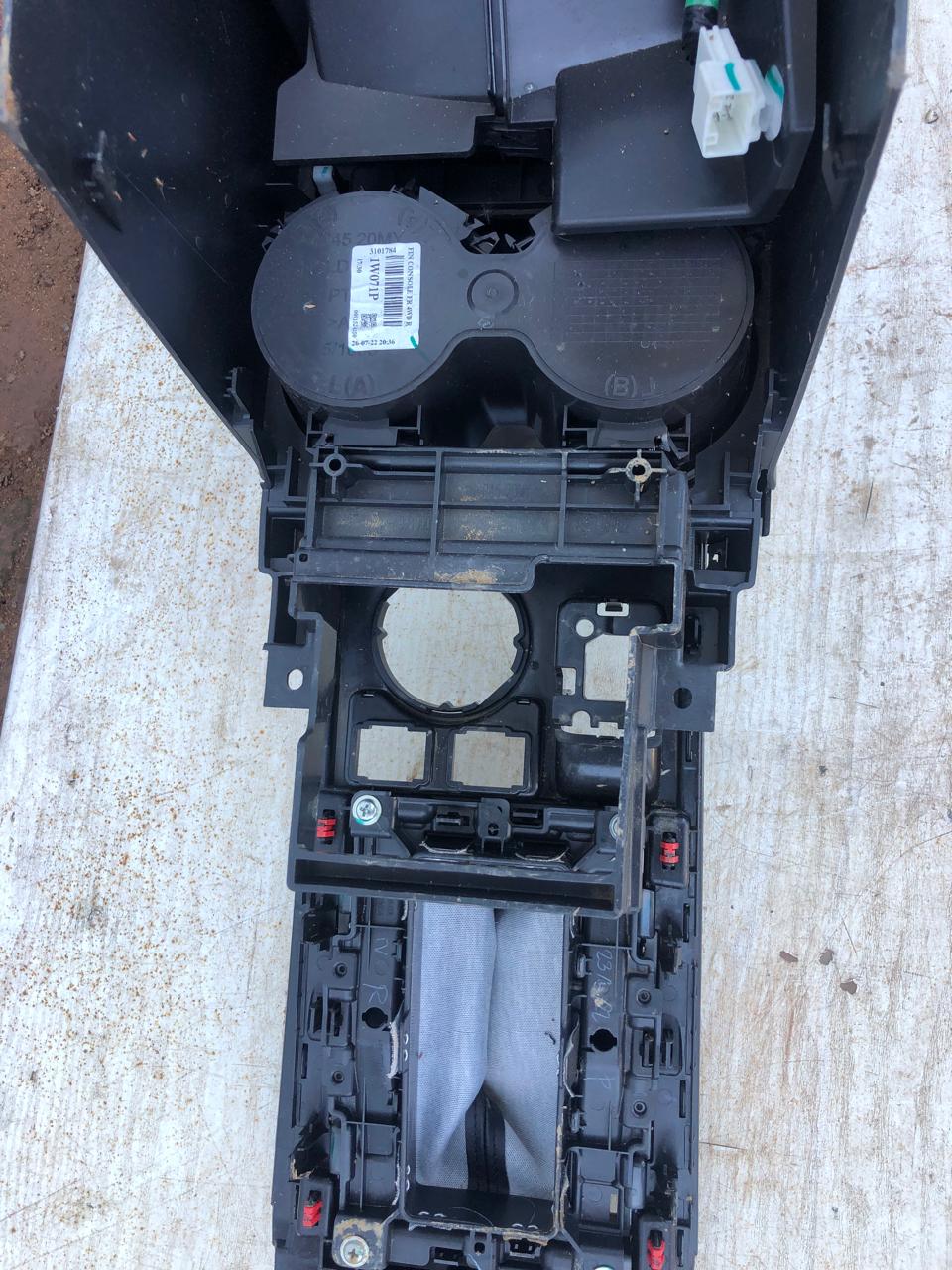 Mitsubishi Pajero sport center console for automatic transmission - Private Seller Mitsubishi Pajero sport center console for automatic transmission - Private Seller