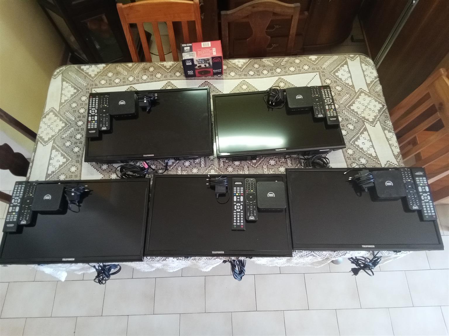 Tv,s 4 , Telefunken 60 cm flat screen with openviwe  decoders