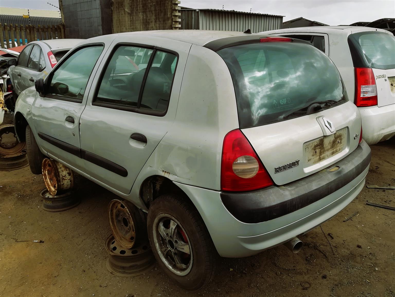 Renault Clio - Stripping for Spares
