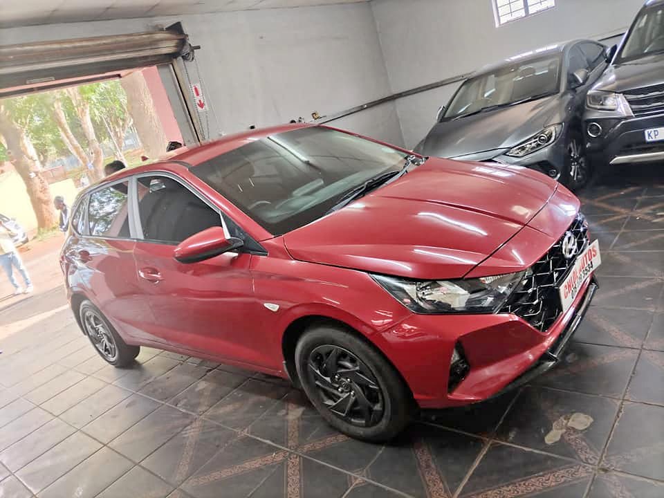 2023 Hyundai i20 1.0 Maroon, Service book, reverse sensor and reverse camera, Manual, Petrol