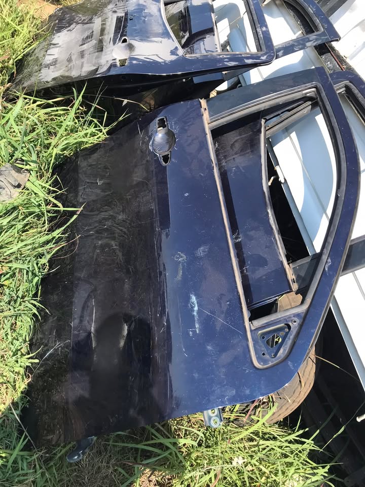 Mercedes Benz x250d Doors