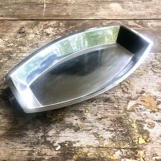 A beautiful Vintage Silver plated oval bread or serving tray A beautiful Vintage Silver plated oval bread or serving tray