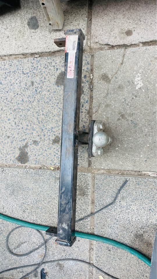 Nissan Navara tow bar - Private Seller