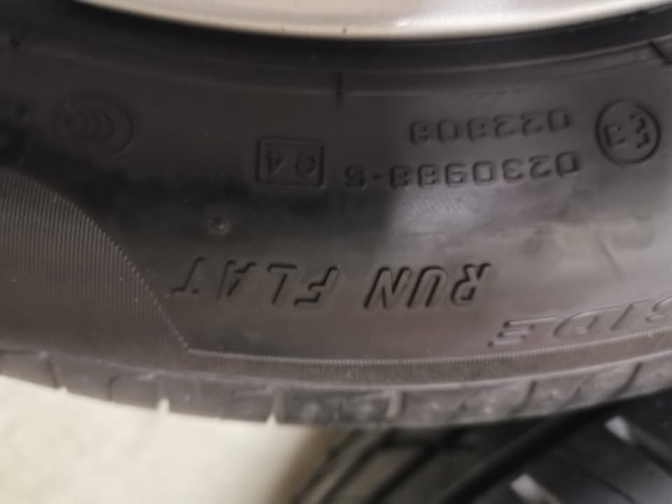 16 inch BWM original mags with 205/65/16 Pirelli RunFlat tyres x3 n 1 Velocity tyre set - Private Seller