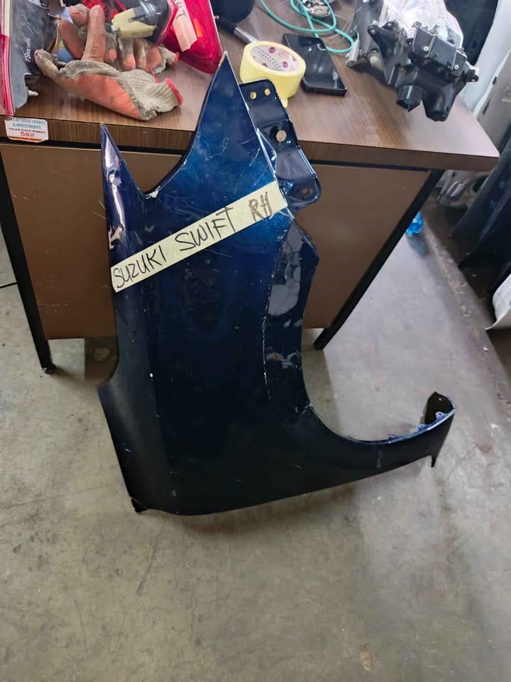 SUZUKI SWIFT RIGHT FENDER - Private Seller SUZUKI SWIFT RIGHT FENDER - Private Seller