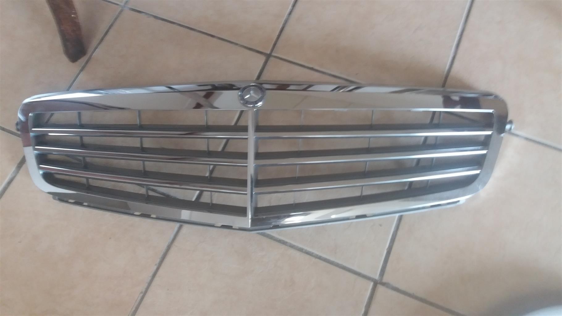 Mercedes Benz front grill for sale good condition - Private Seller