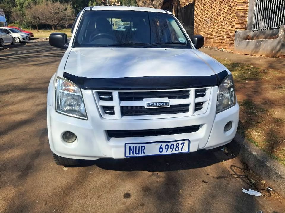 Isuzu Kb250 DTEQ Canopy 2012