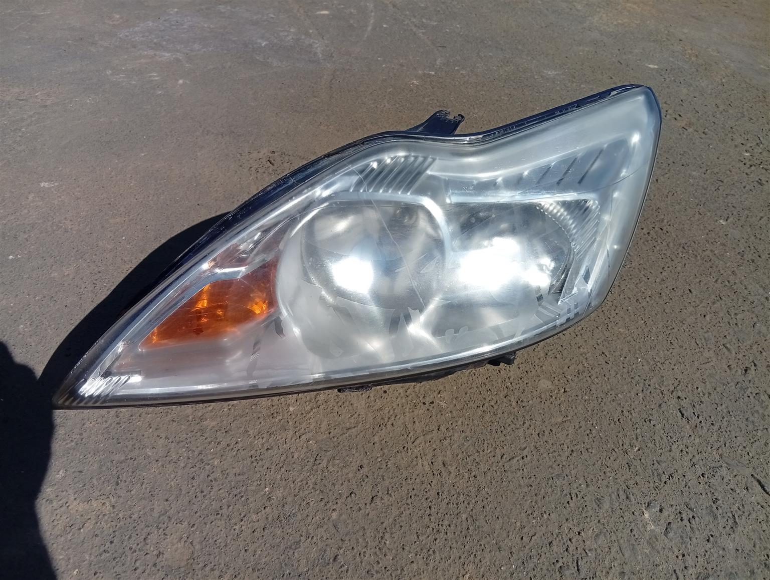 2009 ford focus left and right headlight - Private Seller 2009 ford focus left and right headlight - Private Seller