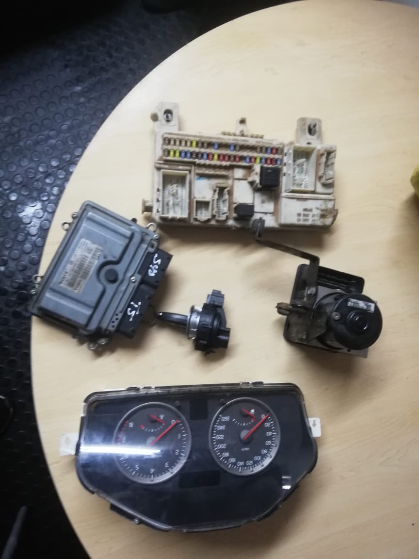 VOLVO S40 T5 MANUAL LOCKSET FOR SALE (DELIVERY COUNTRY WIDE) - Private Seller VOLVO S40 T5 MANUAL LOCKSET FOR SALE (DELIVERY COUNTRY WIDE) - Private Seller