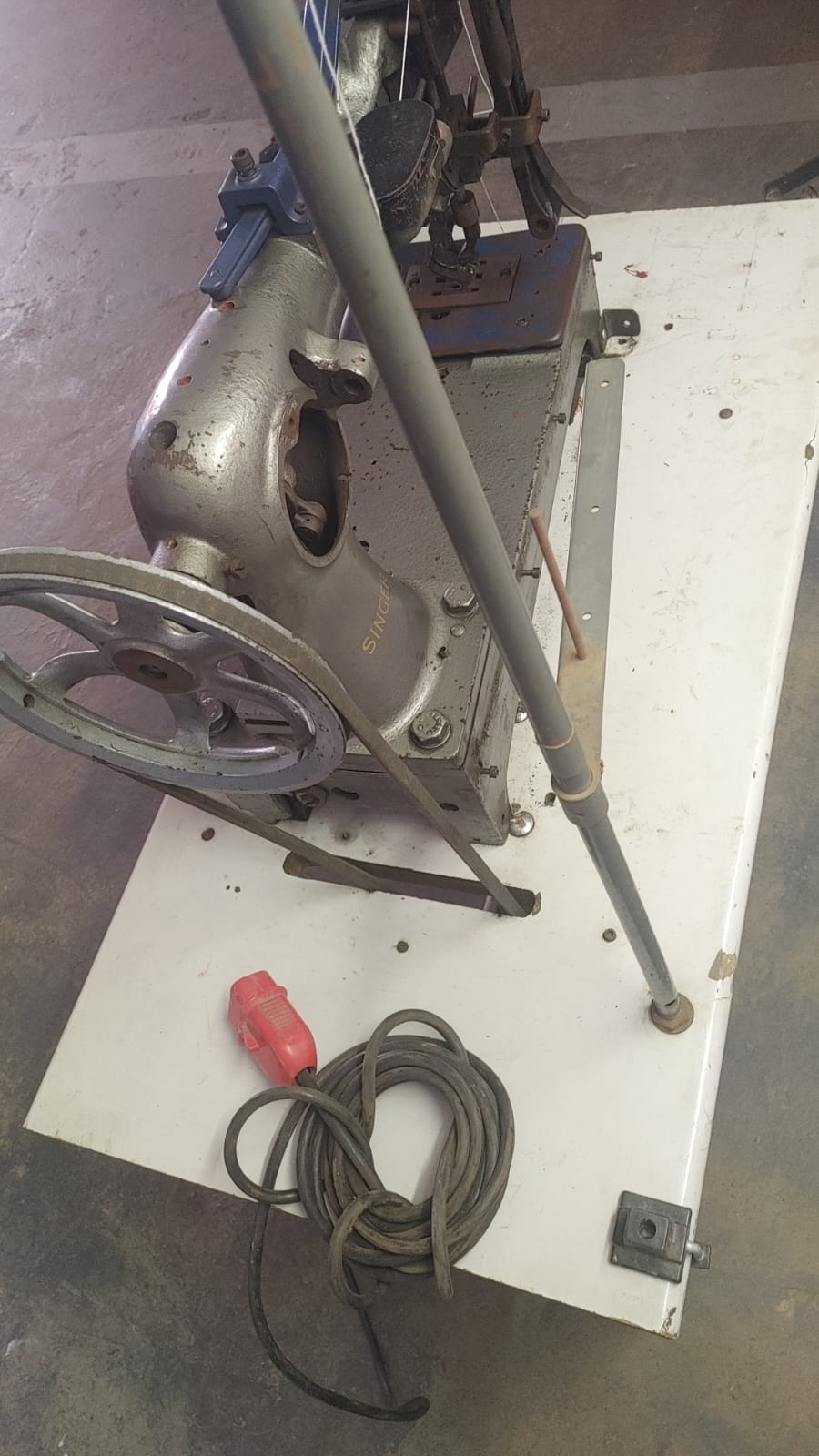 Singer Sewing Machine Vintage Heavy Duty class 7 | Junk Mail Marketplace