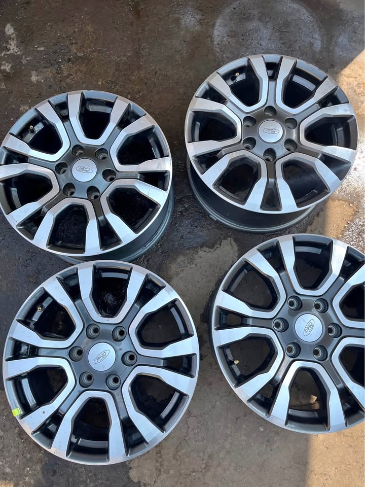Ford Ranger Wildtrack 18” Mag Rims (With Wheel Caps) - Private Seller Ford Ranger Wildtrack 18” Mag Rims (With Wheel Caps) - Private Seller