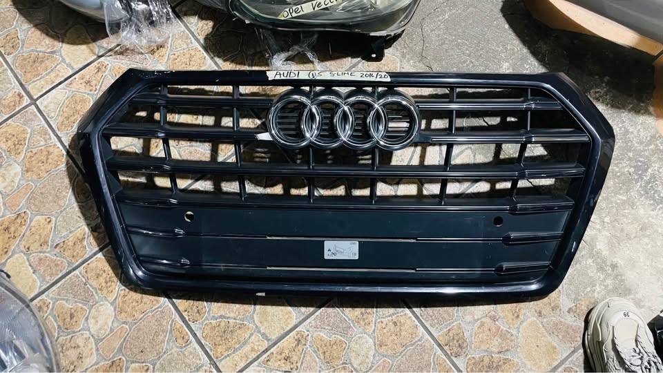 Audi Q5 S-Line grille - Private Seller Audi Q5 S-Line grille - Private Seller