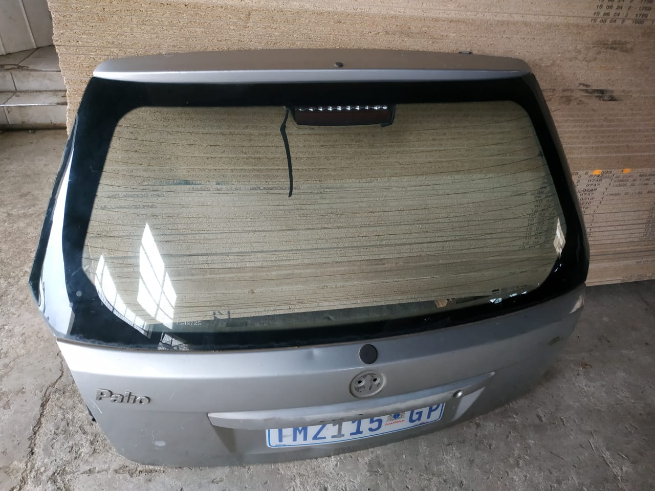 Fiat palio tailgate with glass and lock mechanism for sale - Private Seller