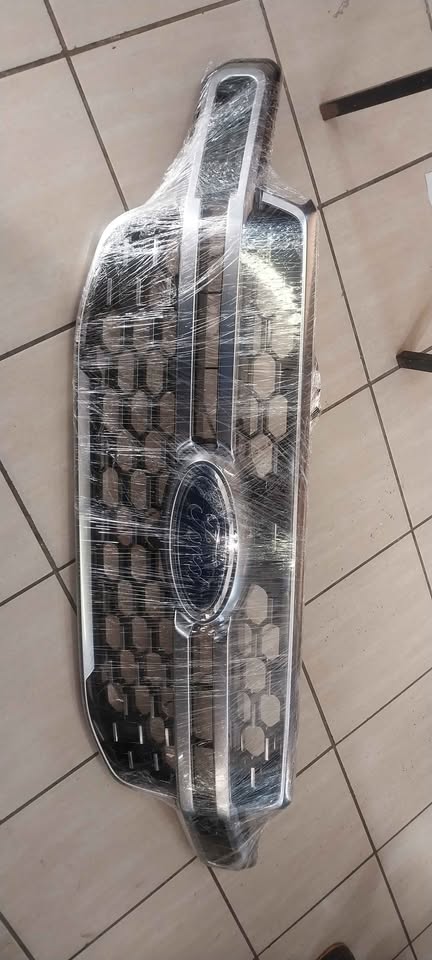 FORD RANGER T9 CHROME FRONT GRILL WITH CAMERA