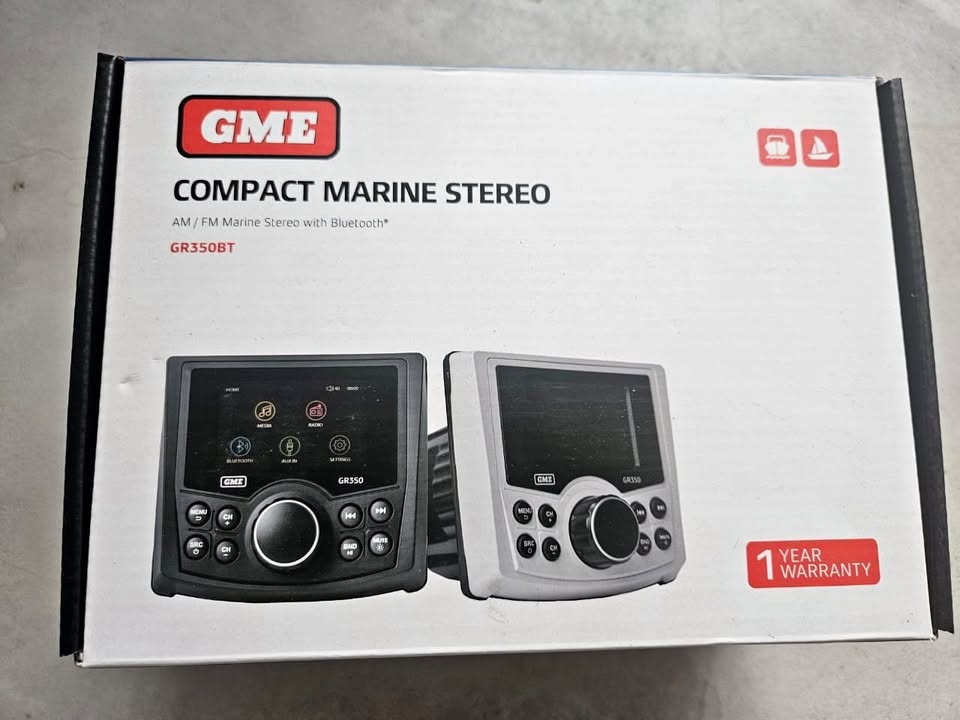 GME Marine / Boat Dash Radio. New and unused. AM/ FM, BT, USB.  4 x 40 watt output